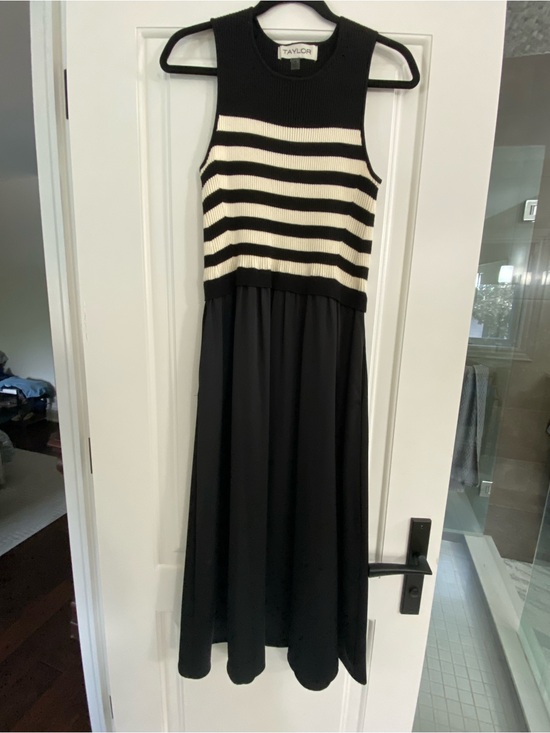 Taylor Dresses & Skirts - Taylor Midi Dress Size Medium